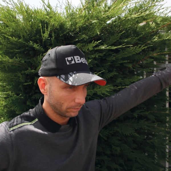 Cappellino Beta nero, design classico con visiera curva BETA