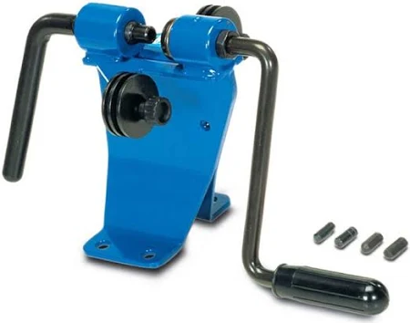 Manual bench injector for closing chains Ama